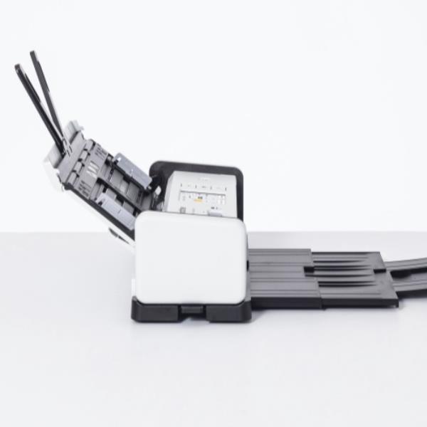 Brother Scanner desktop compatto con duplex (DUAL CIS) e wireless.